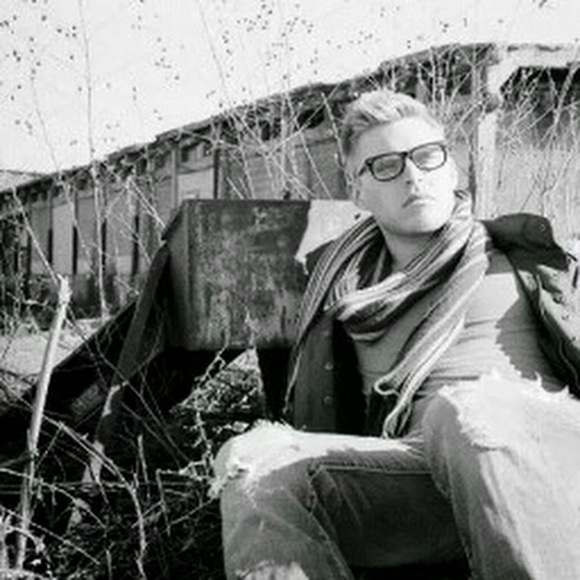 Meet your Posher, Chad - Picture 1 of 1